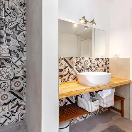 Holiday home Cozy In With Kitchen Icici